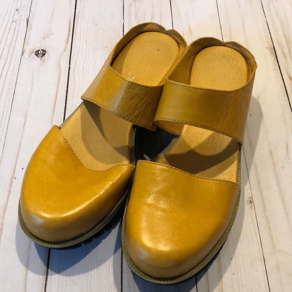 Antelope Shoes - Antelope Yellow Leather Dorsay Mod Clogs Mules 8